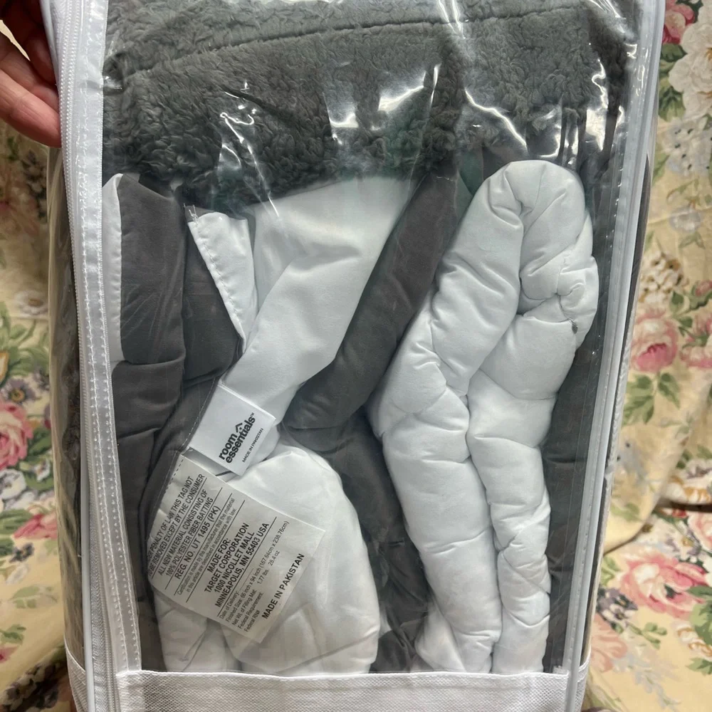 Reversible, comforter, sham, throw, pillow, black out curtains,